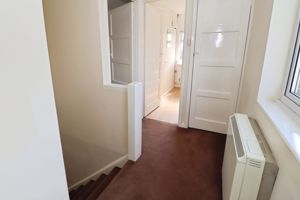 DE VERE ESTATE- click for photo gallery